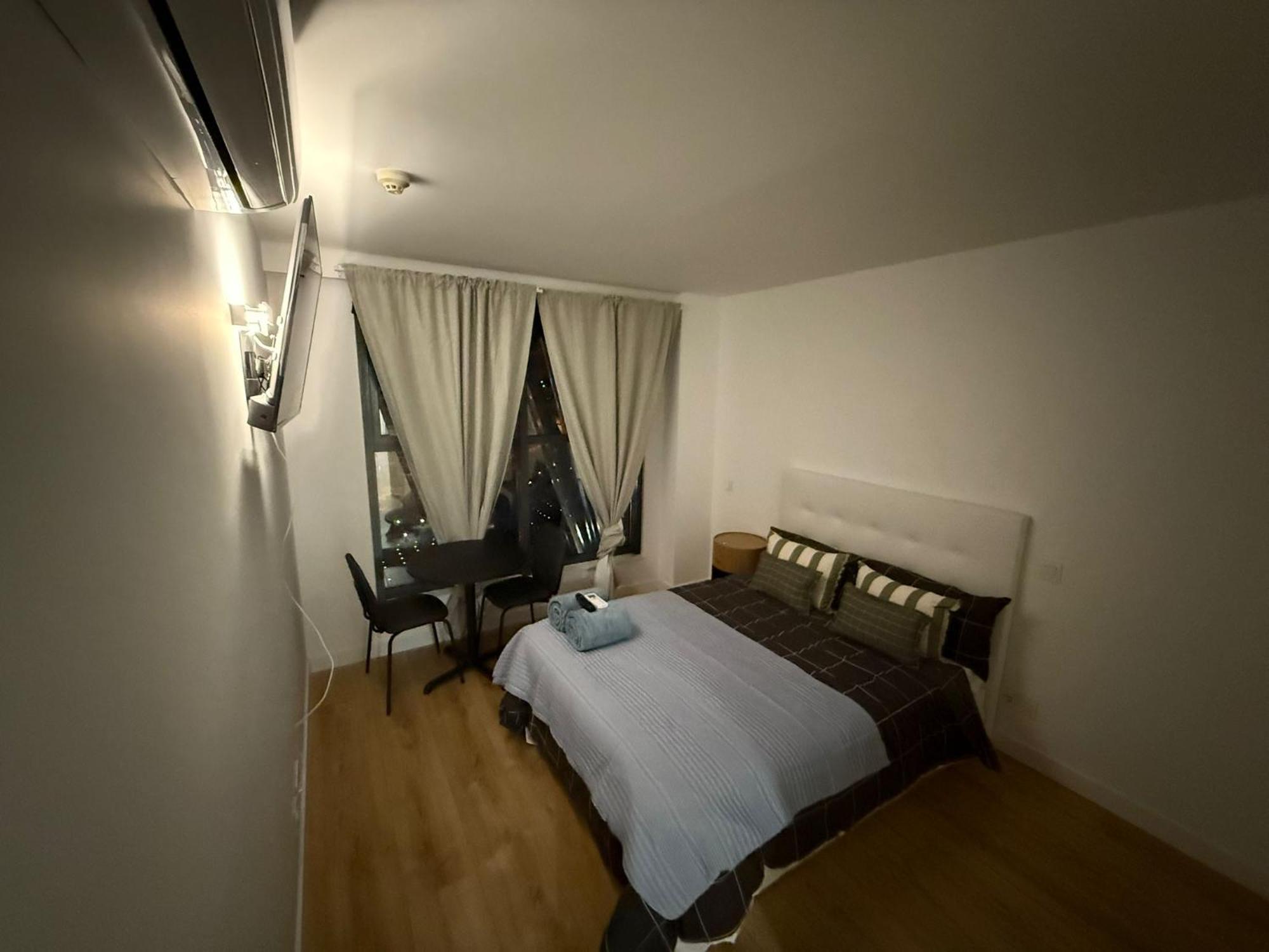 To Room Madrid Castellana Exteriör bild
